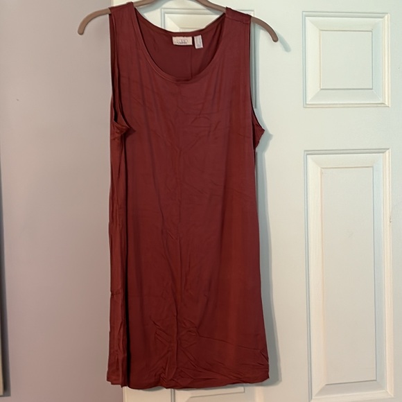 Like new set of 3 Logo tanks - Picture 5 of 7